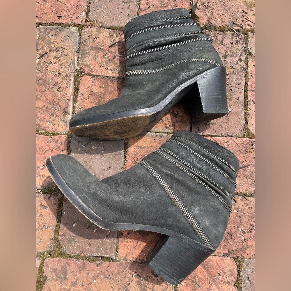 Eileen Fisher zipper booties, size 7 1/2